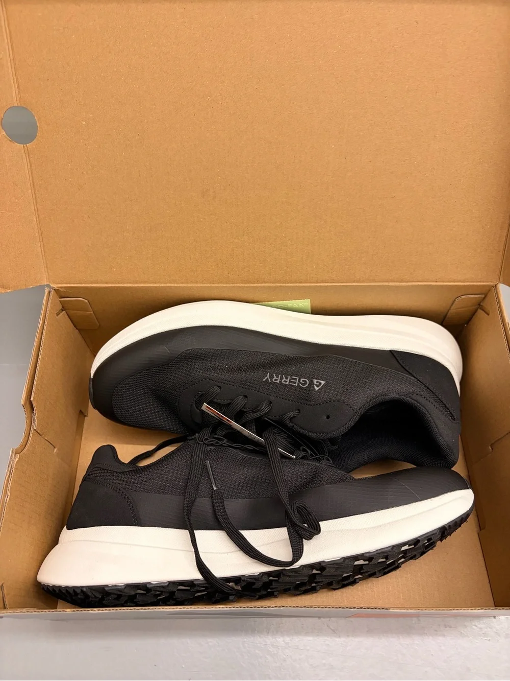 Gerry Men's Creston Lightweight Athletic Sneakers Black White NWT - Size 10.5
